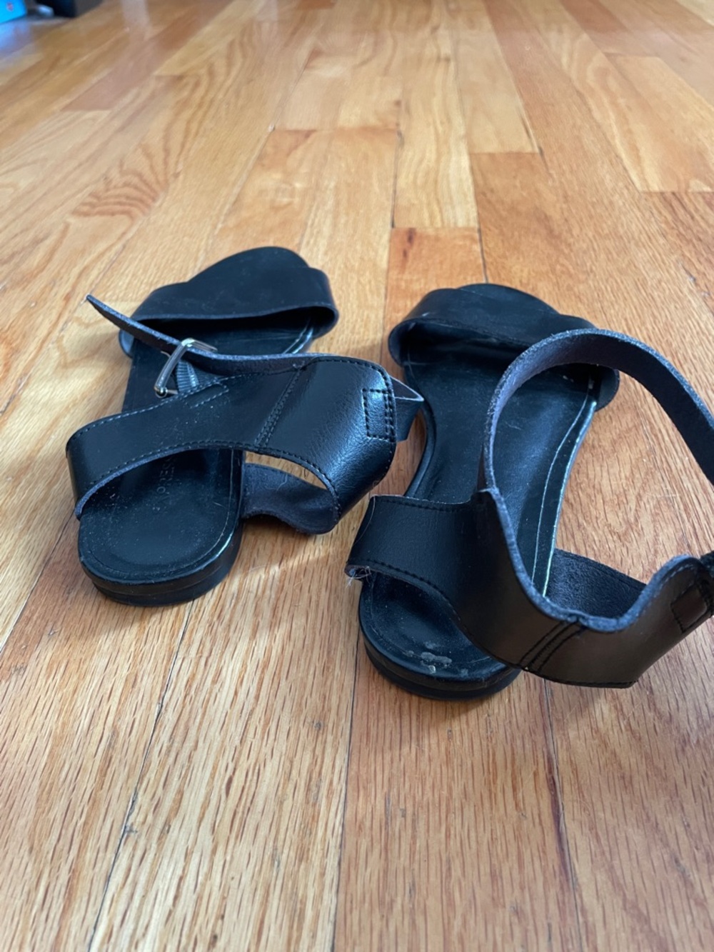 Express Sandals - Picture 4 of 5